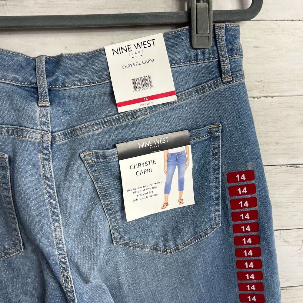 Nine West Chrystie Capri Light Wash Jeans - Picture 3 of 4